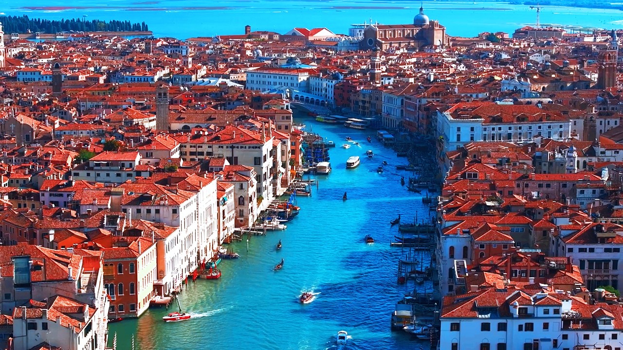 VENICE&rsquo;S MAGIC in 10 Mins: Canals, Carnival & Serenity