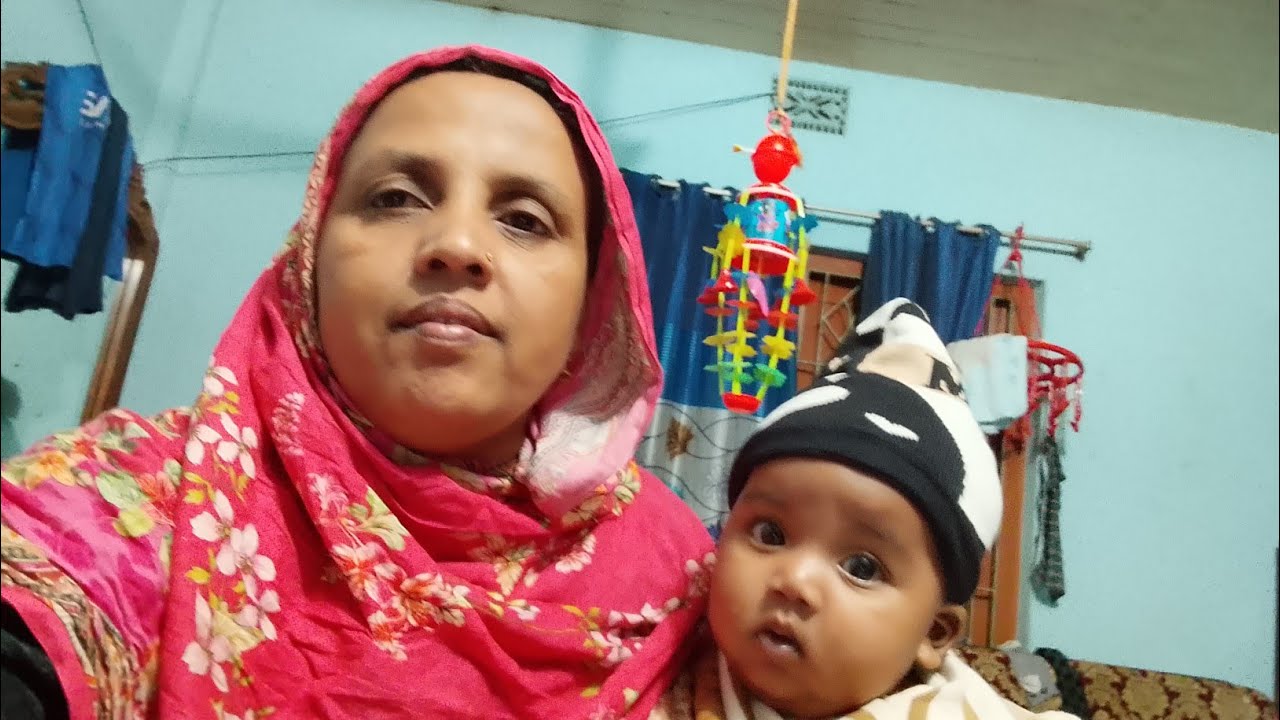 আজ দুপুরে টমেটো আলু দিয়ে রুই মাছ রান্না করলাম আর আমার বৌমাকে লাল শাড়িতে অনেক সুন্দর লাগছে। 