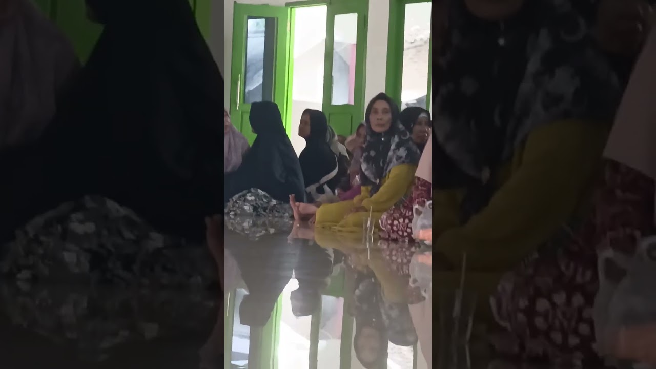 Melantunkan ayat suci Al qur'an surat al isra'