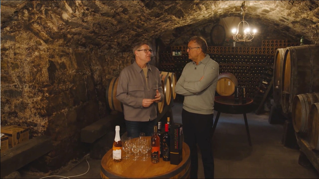 Jack Plooij visits Bernd Mayl&auml;nder at the winery | Wine, Passion & F1 Legacy (English Subtitles)
