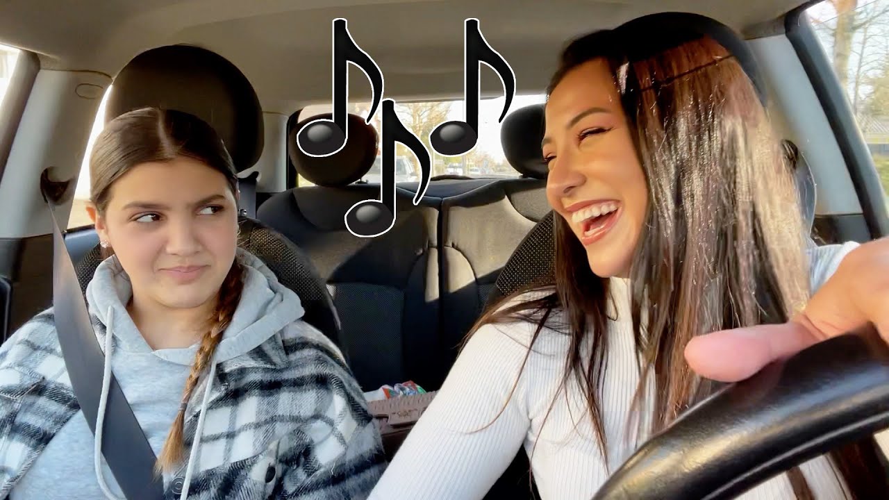 NOTRE PLAYLIST EN VOITURE AVEC MA SOEUR 😂