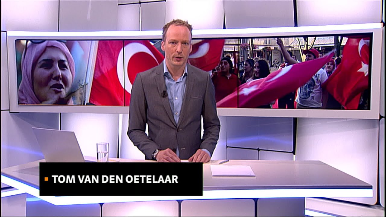 Tientallen Turken demonstreren in Tilburg tegen coup: ‘Wij staan voor liefde en respect’