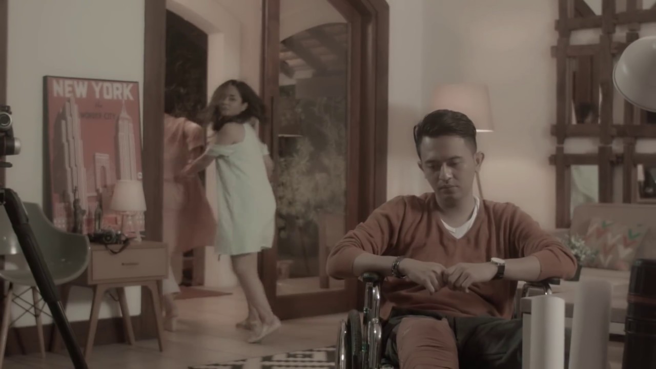 The Potter's - Tersenyum Tapi Terluka (Official Music Video)