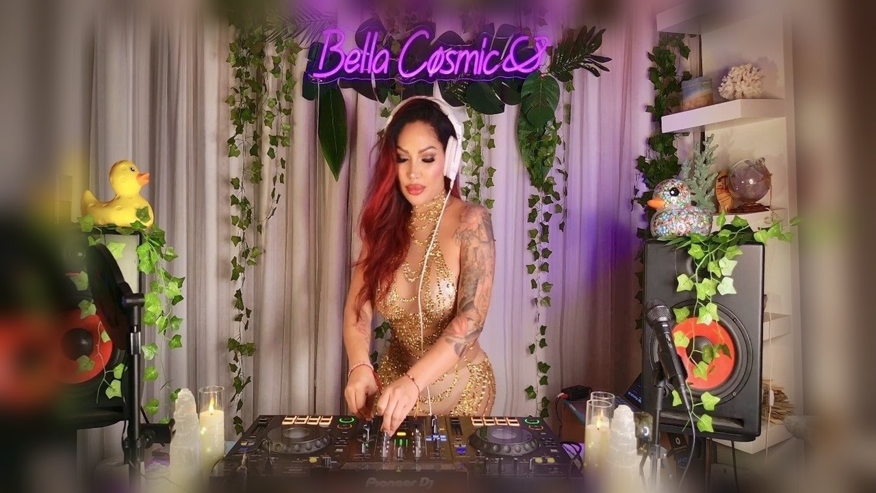 Bella Cosmic's Deep Sexy Progressive House & Afro House Mix For the New Year