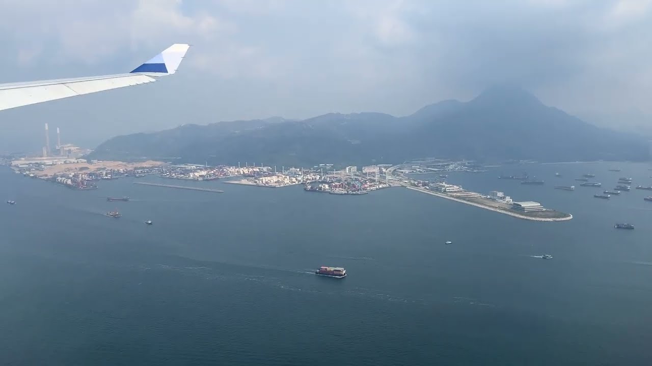 降落香港國際機場 Landing at Hong Kong International Airport