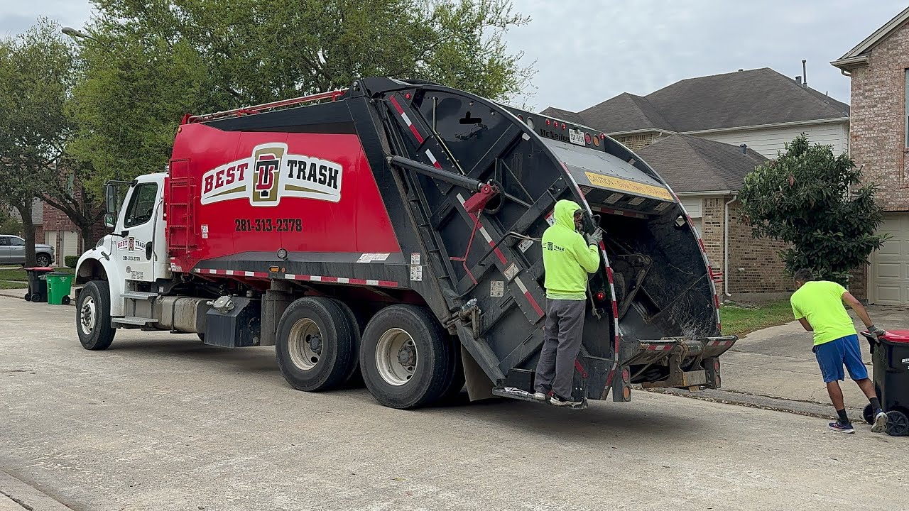 Best Trash: Fast Freightliner M2 McNeilus Rear Loader Garbage Trucks