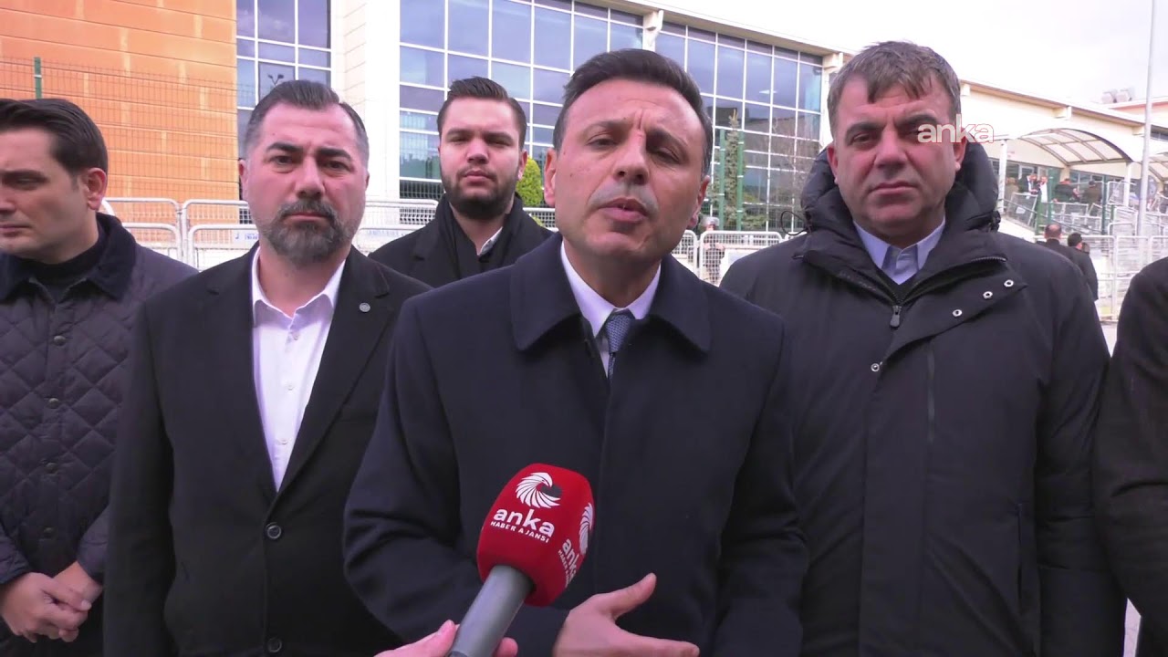 Özgür Çelik, Aziz İhsan Aktaş davasına verilen arada açıklama yapıyor / İstanbul #Canlı