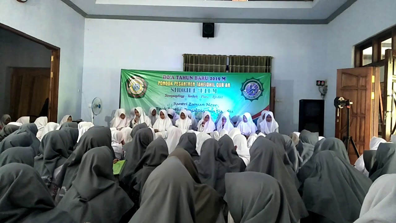 AHMAD YA NUUROL HUDAA cover oleh santri putri PPTQSU semanding