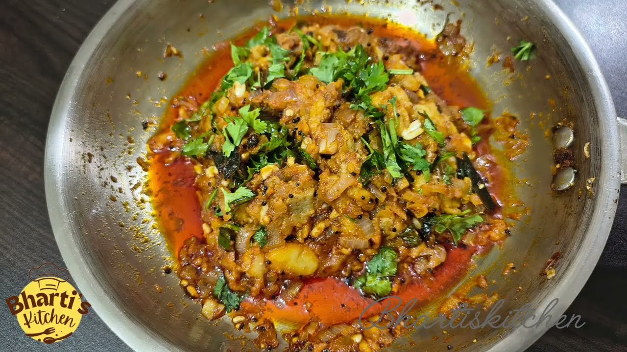 एकदा या पद्धतीने करून बघा  सर्वांना आवडेल असं वांग्याचे भरीत.| #recipe #bhartiskitchen 
