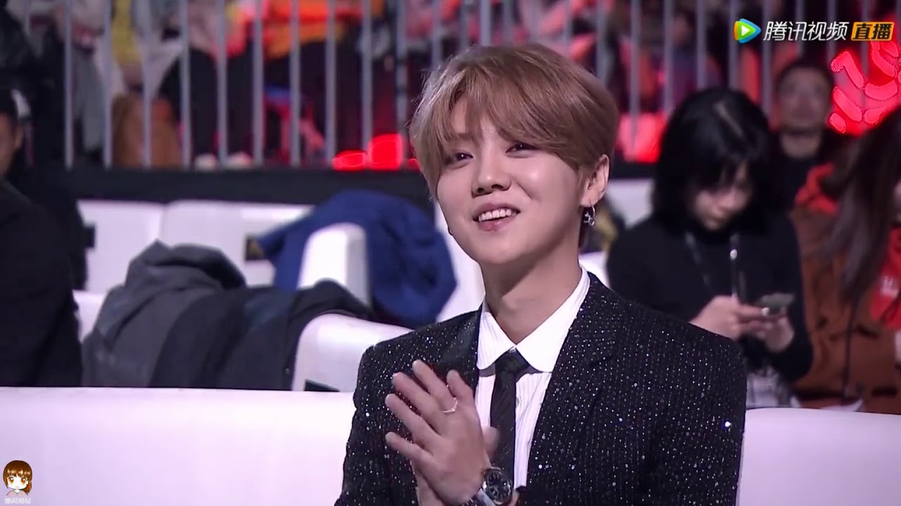 Luhan at Stars Awards - full back sit #luhan