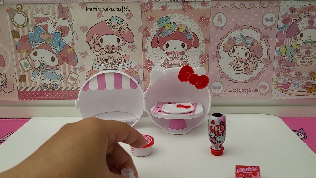 Miniverse Make it mini Hello Kitty  Strawberry milk