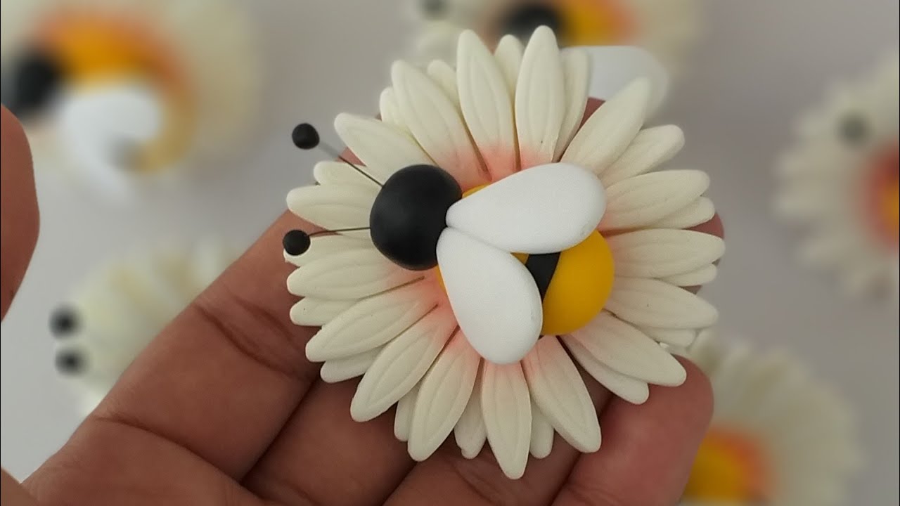 Margarida de biscuit com abelhinha