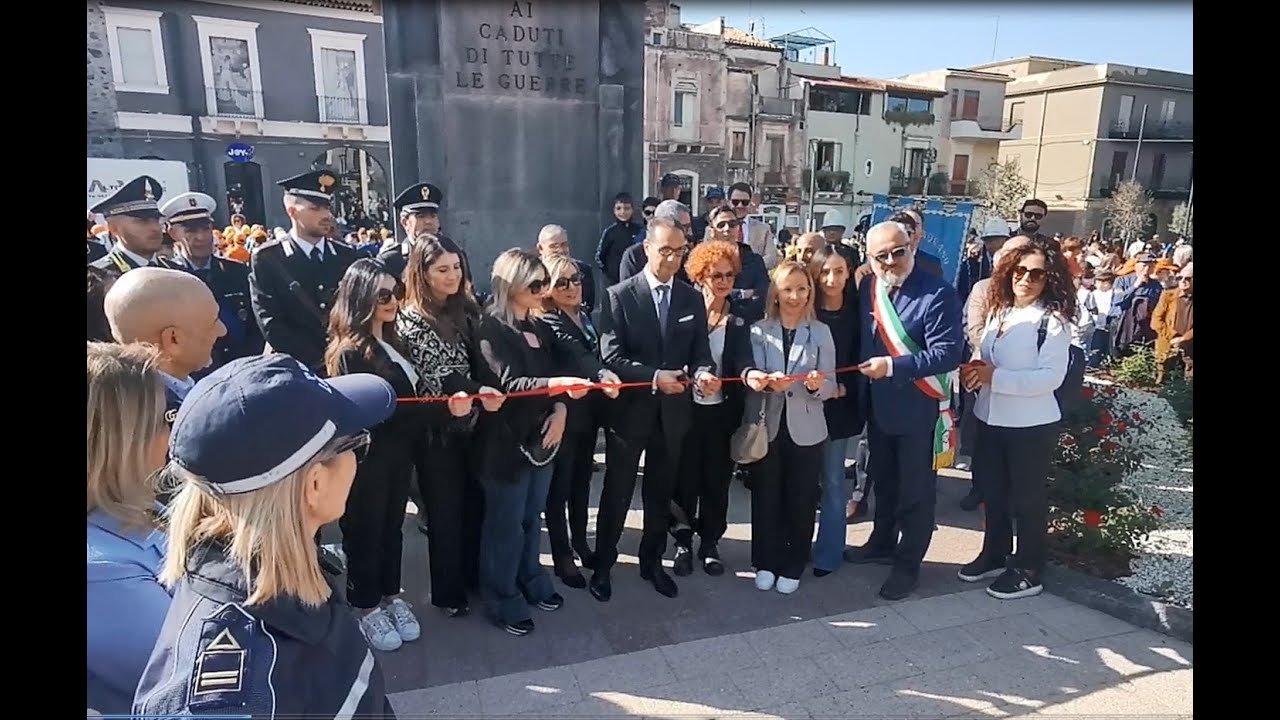 ADRANO, L'INAUGURAZIONE DELLA PIAZZA ARMANDO DIAZ