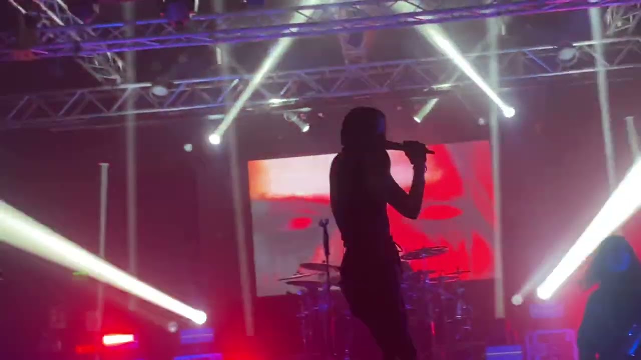 BAD OMENS LIVE 16:2:2023 at Magazzini Generali Milano