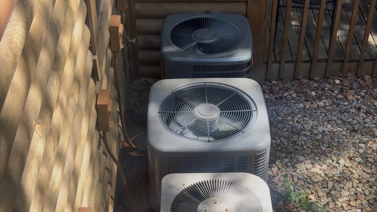 2016 2.5 ton Ruud air conditioner starting up 