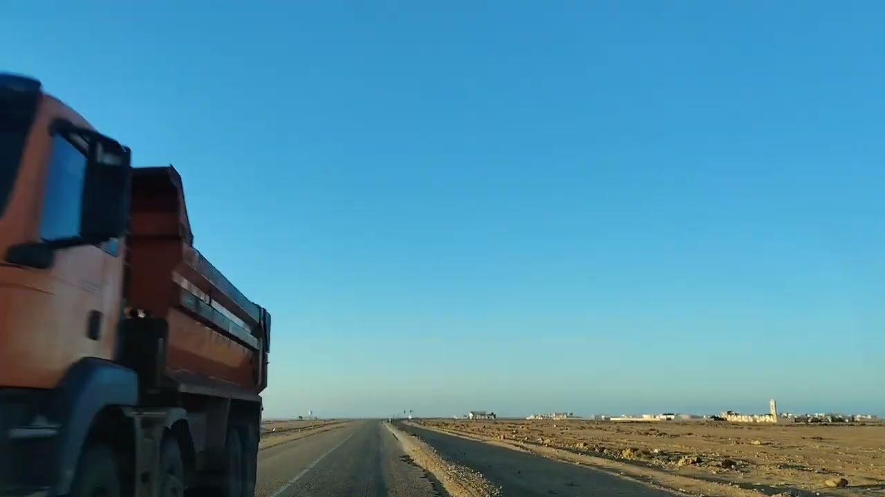 الطريق إلى المعبر الحدودي الگرگارات من الداخلة الي الگرگارات في الصحراء المغربية 