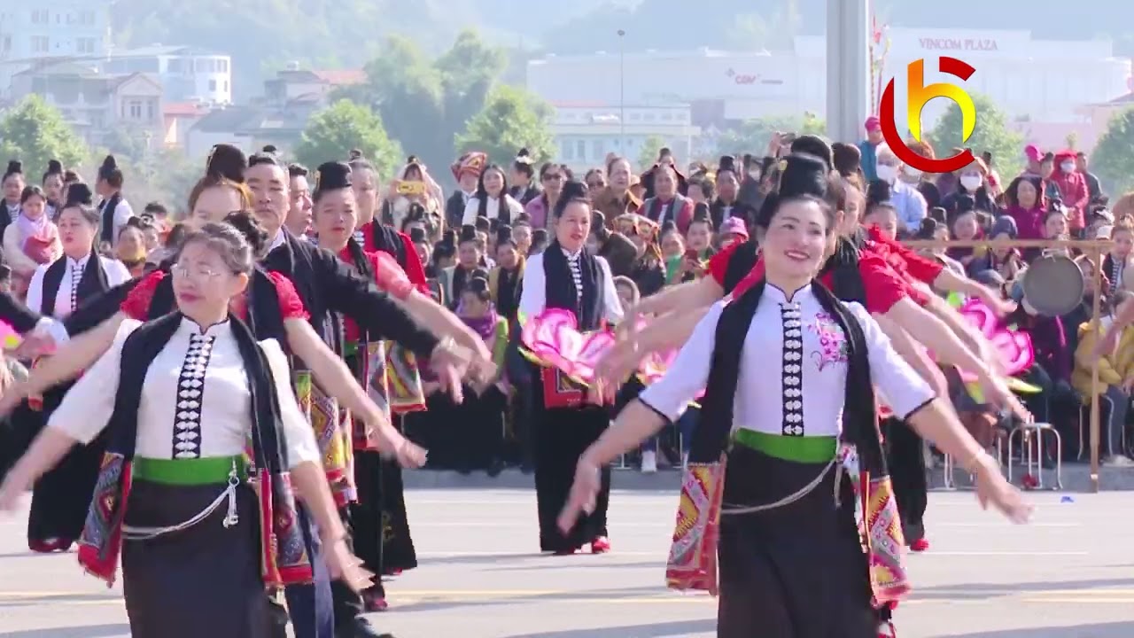 CHƯƠNG TRINH QUAM KHẮP: XÒ PI NHA NHÀY( XIN ANH ĐỪNG GIẬN) CÁC NGHỆ NHÂN THỂ HIỆN- BT CÀ THỊ HOAN-