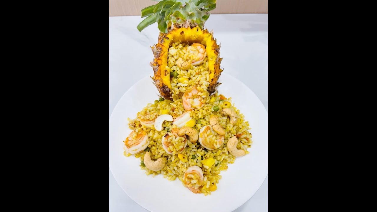 Riz frit thaï à l’ananas : curry, crevettes & cajou #recette #rizfrit #cuisineasiatique #ananas