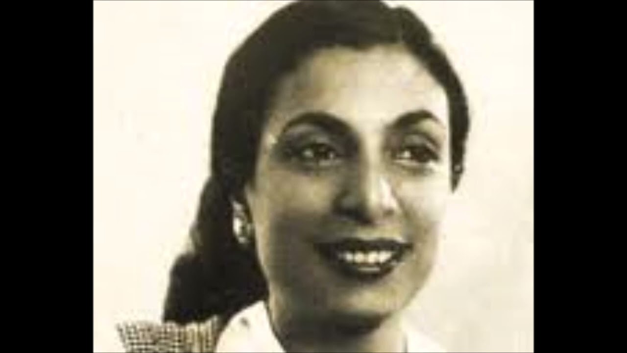 Safiye Ayla   Çamlar arasından süzülürken mehtâb (arapgirlisaffet)