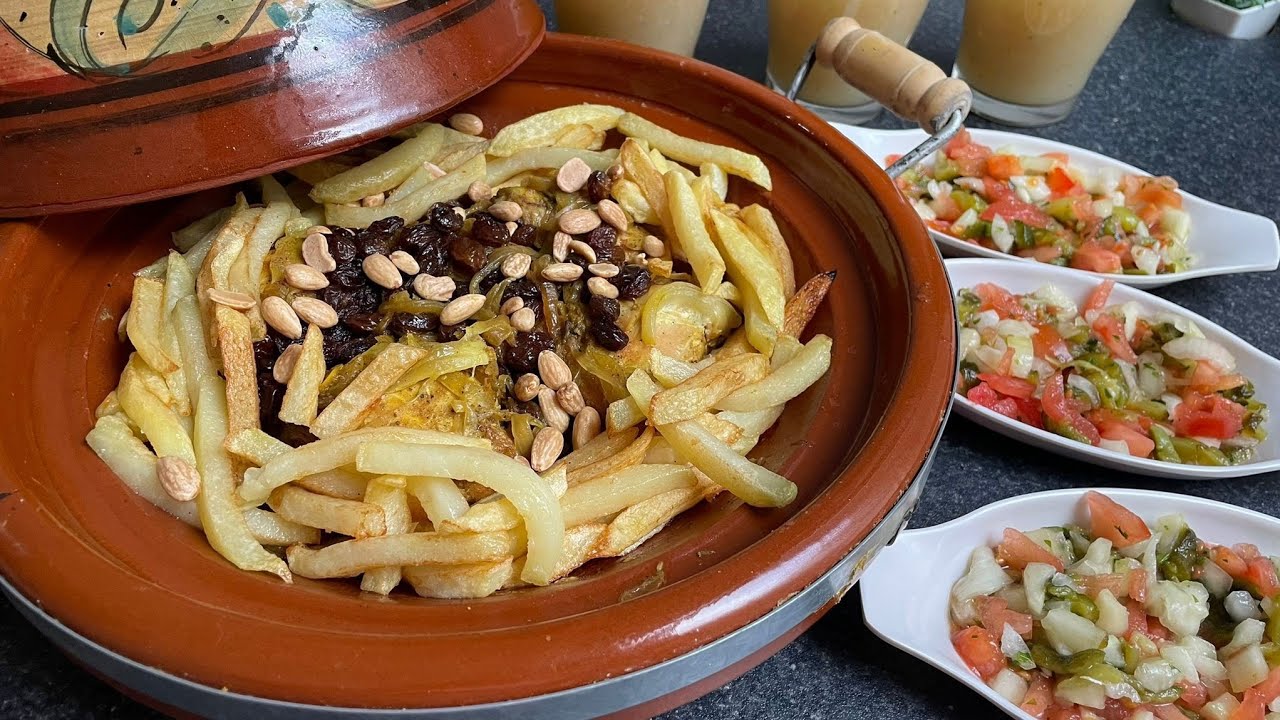 Tajin de pollo con pasas , cebolla y almendras riquísimo y fácil de elaborar👌.