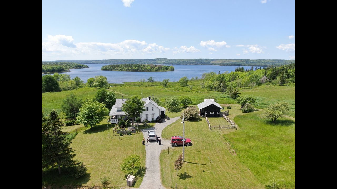Bauernhof am See auf Cape Breton Island