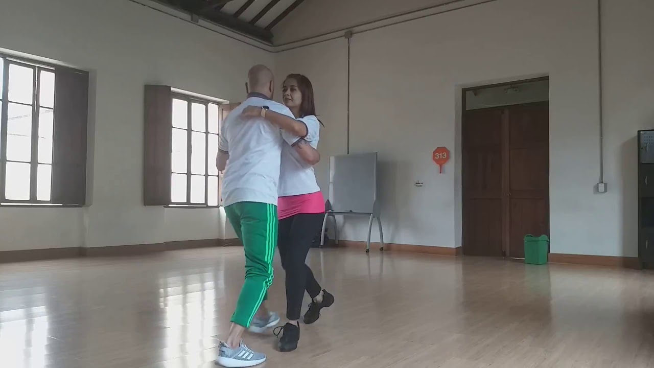 BOLERO  ANDRES Y SHIRLEY  (Mambo Moruno)