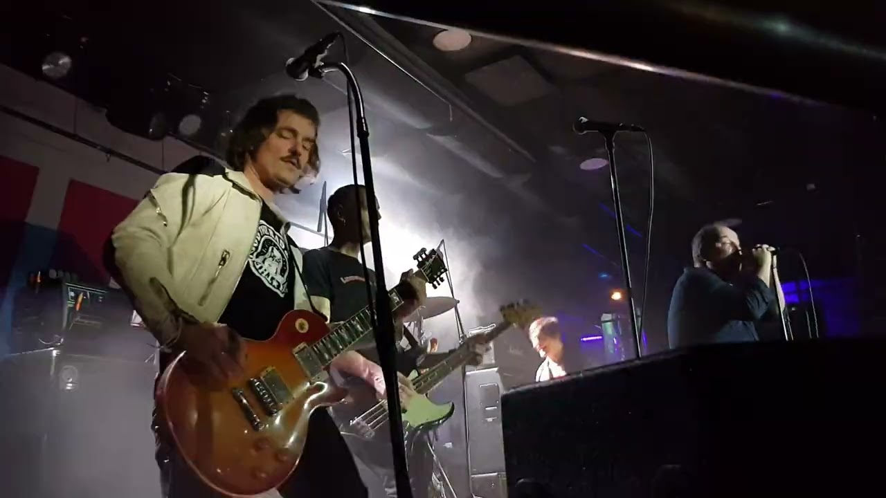 Gluecifer. Go away man. Sala Moon. Valencia.  19/11/22. KINGS OF ROCK.