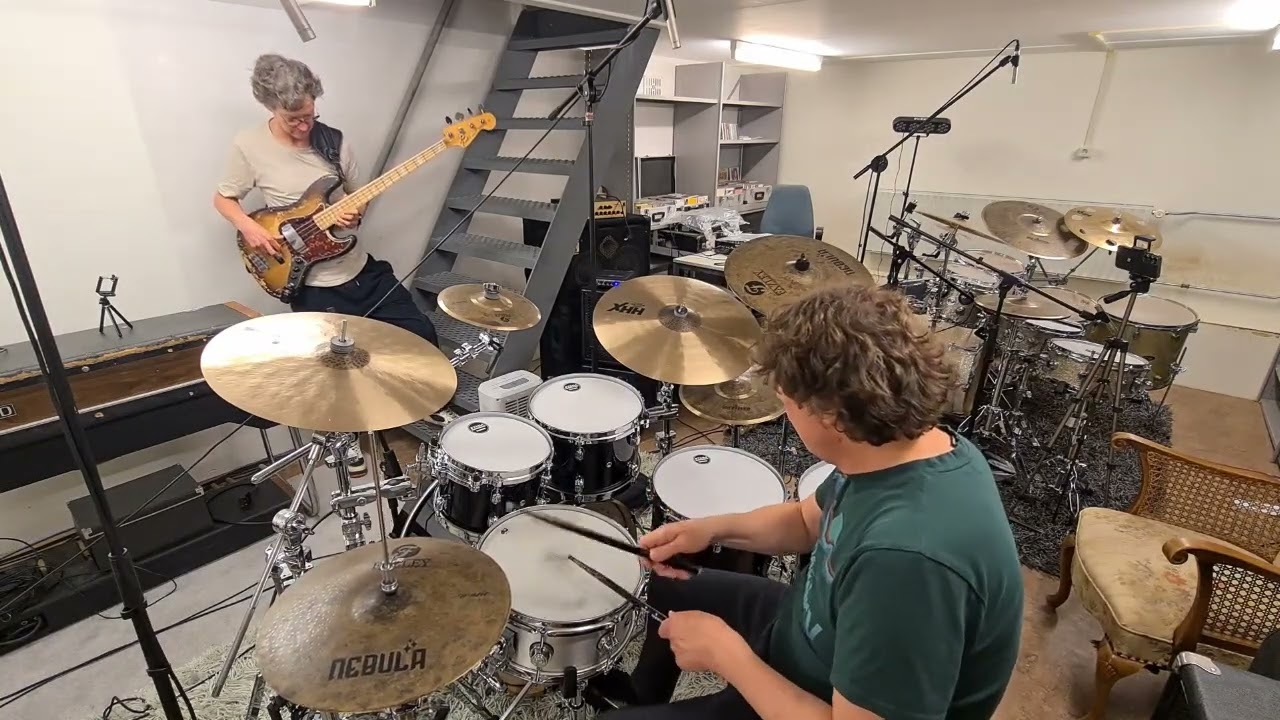 Drums & Bass - 'free funk' session - improvised various funky grooves (70's Fender Jazz Bass)