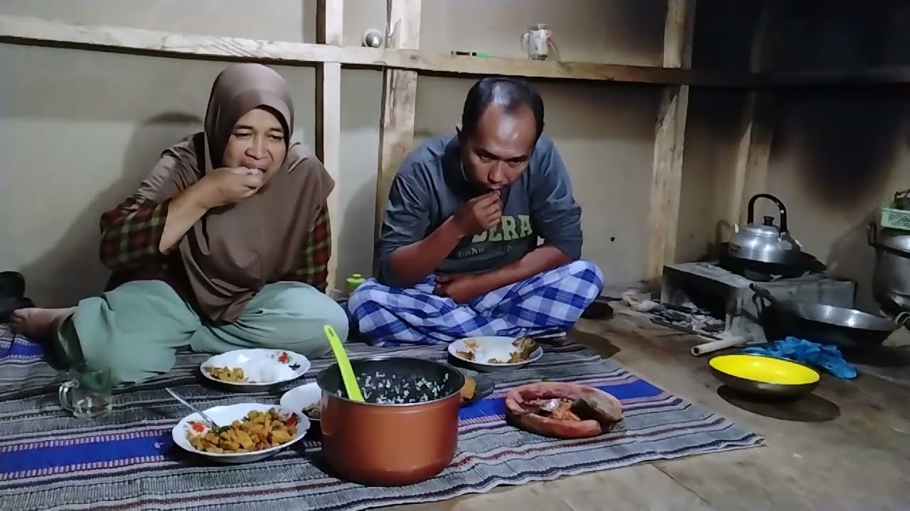 MENU MAKAN HARI INI DIDAPUR TUNGKU PEDESAAN! OREK TEMPE, SAMBAL GOANG DAN IKAN ASIN SANGAT NIKMAT