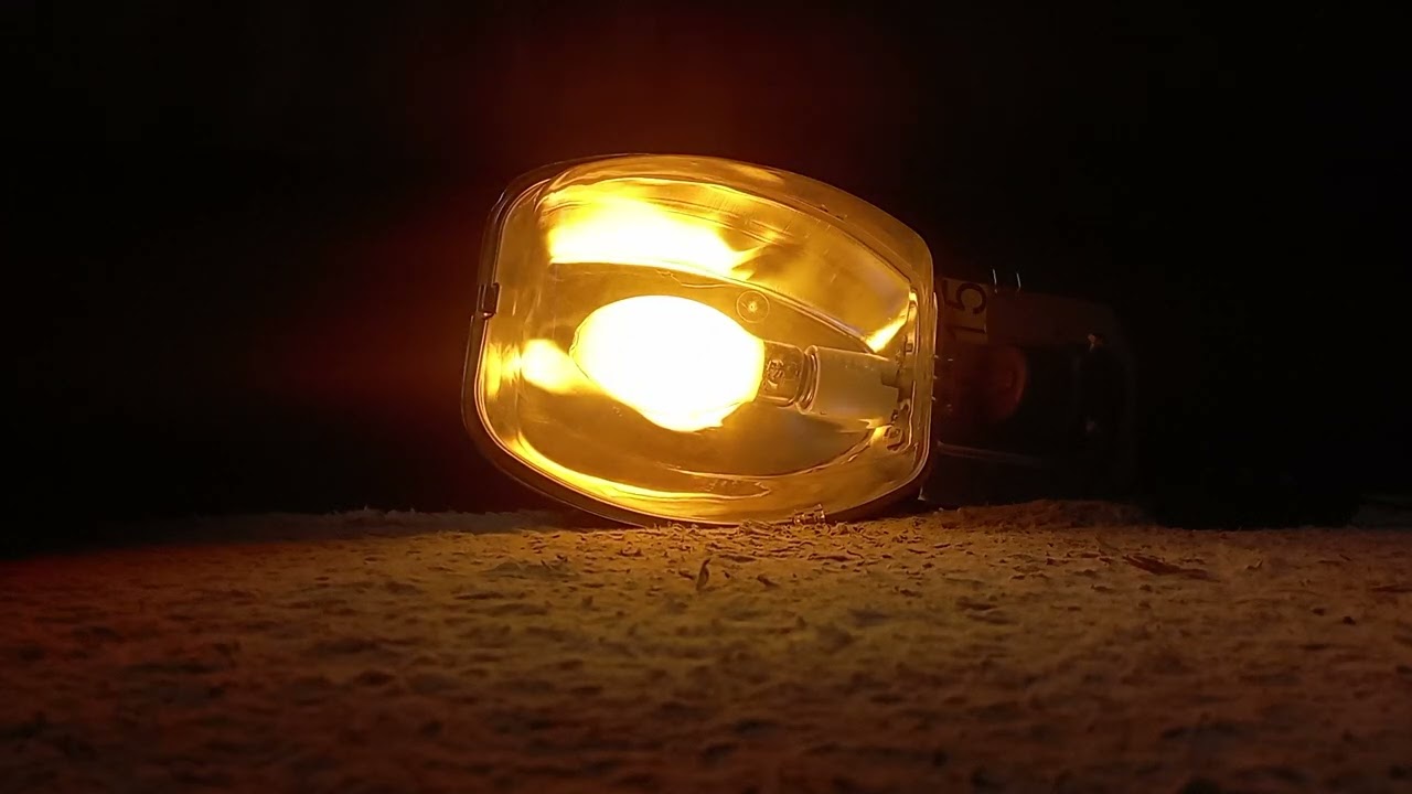 Luminária Pública IP151 com Lâmpada Vapor de Sódio 150 watts.