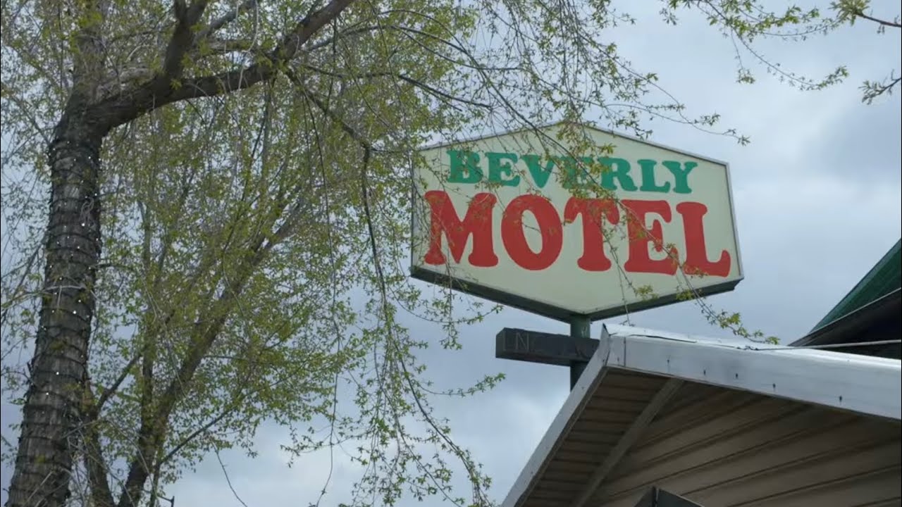 Hood Walk, inside the neighbourhood of Beverly/118ave in Edmonton Canada Part 1
