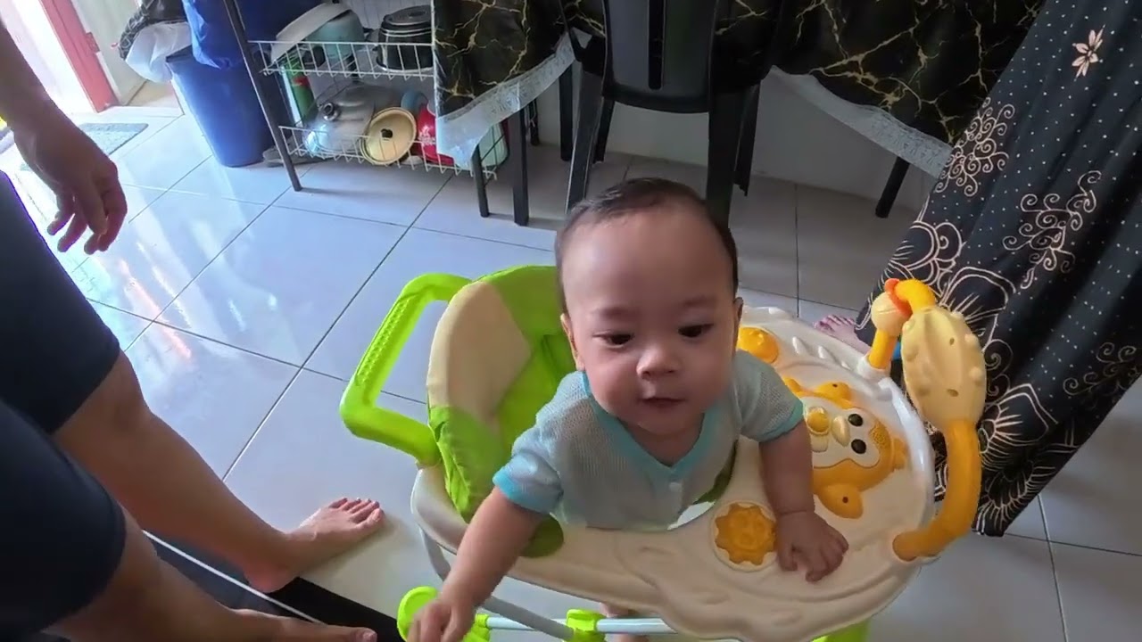 DADY BRIEYSON JADI CHEF. MASAK MEE GORENG UNTUK SARAPAN PAGI. 