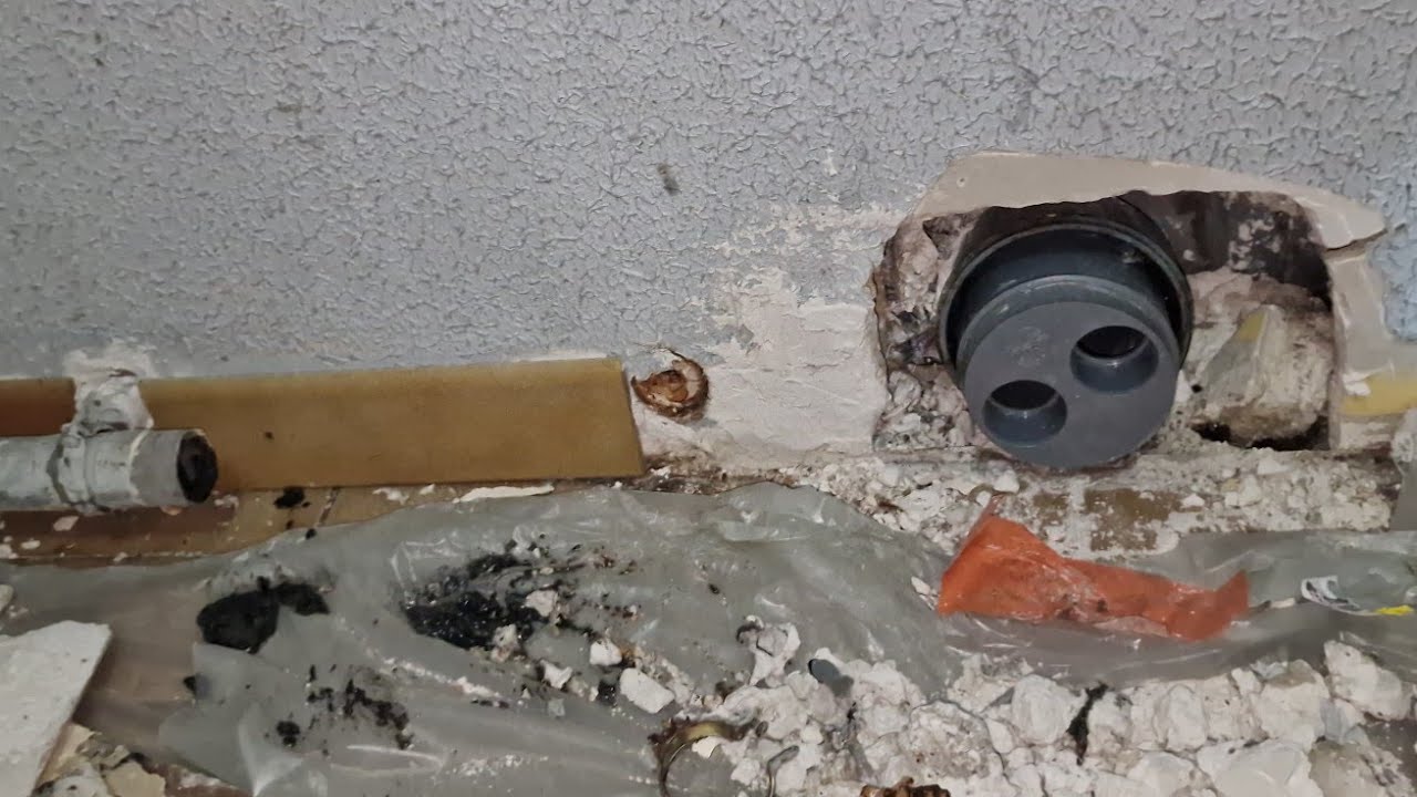Recherche de #fuites et remplacement de tampon sur pvc 110/40 | #evacuations #plomberie