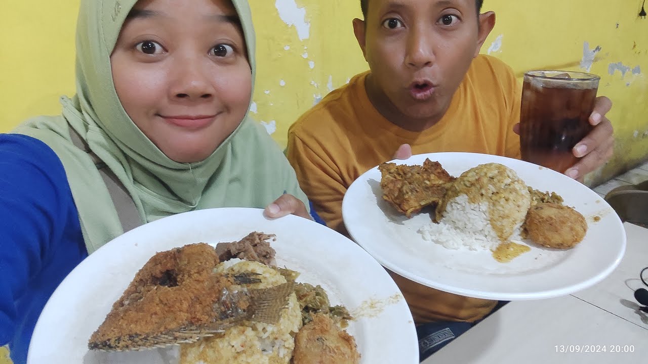 makan nasi padang pasar lengkong nganjuk minum es teh