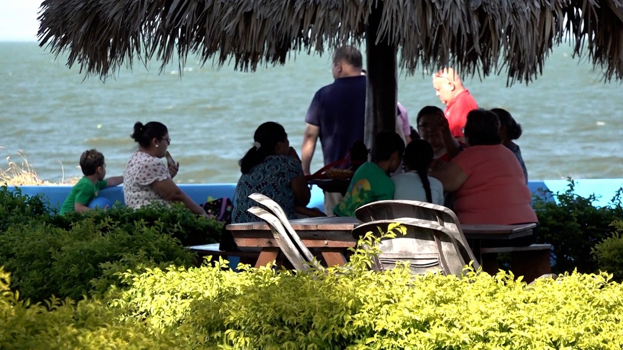 Familias disfrutan del Puerto Salvador Allende en Managua