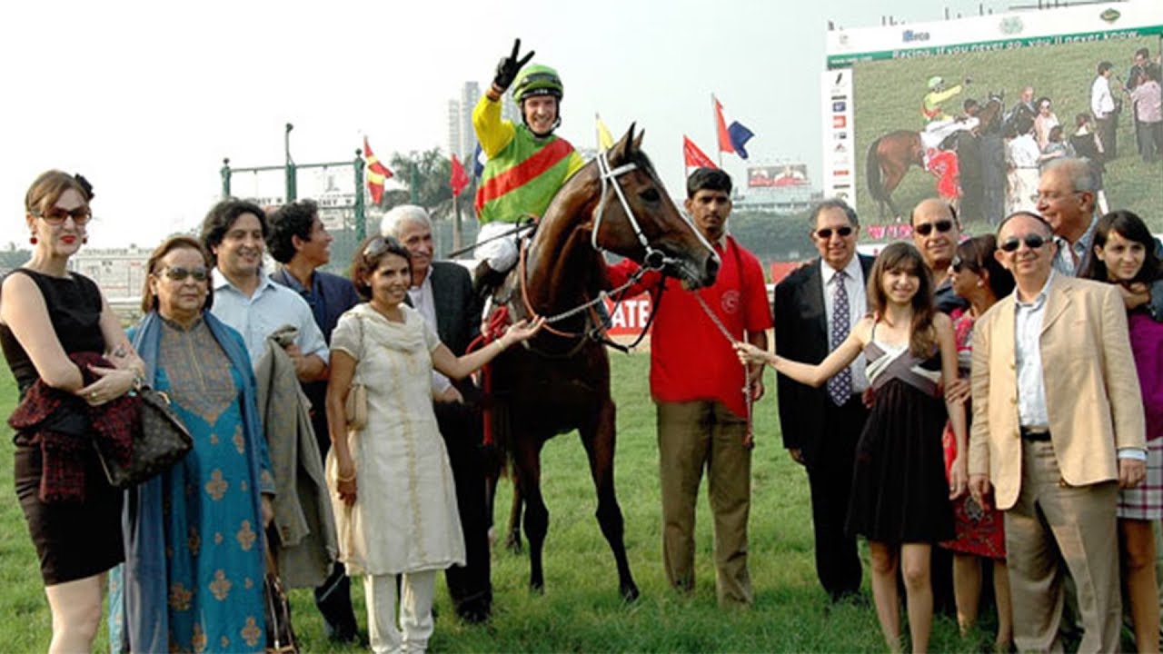 Record Breaker Jacqueline with Richard Hughes up The Indian 2000 Guineas 2009