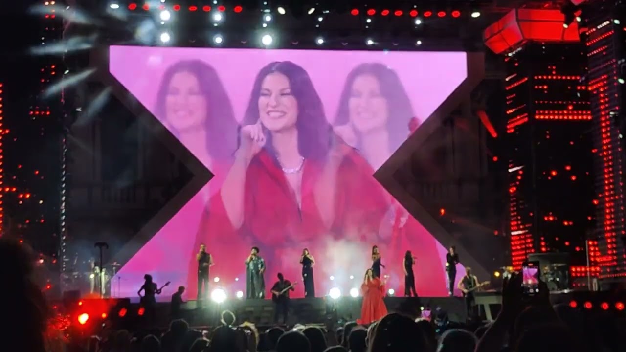 2023 Laura Pausini - Strani amori (live)