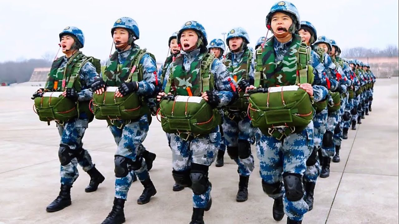 💪We are female airborne soldiers of the Chinese Air Force / 我們是中國空軍空降女兵