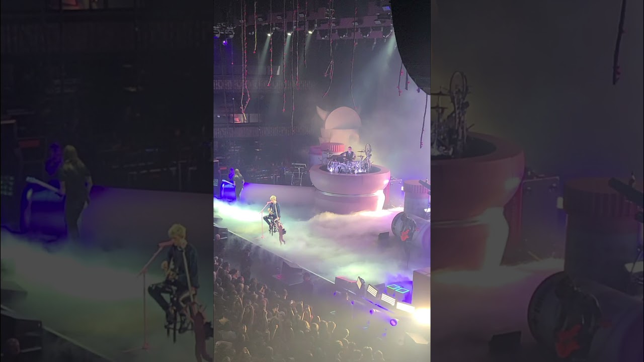 Machine Gun Kelly gives emotional performance of 