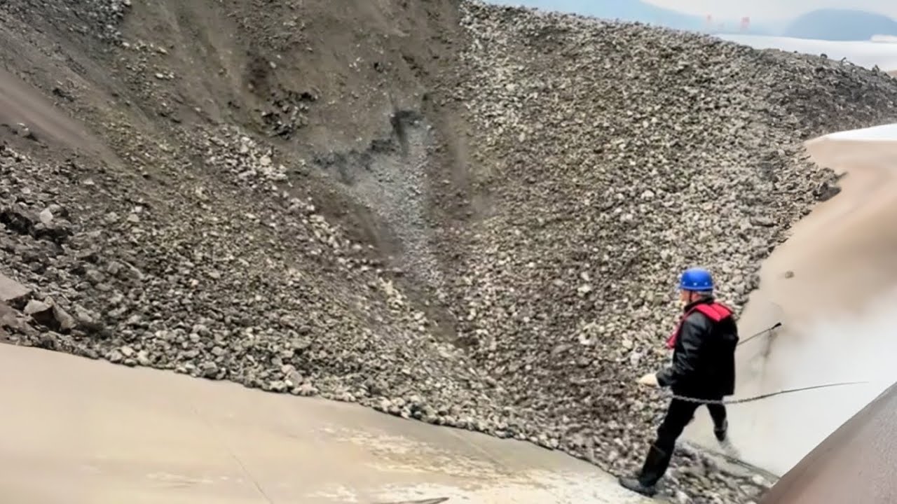 Barge is unloading 4300 tons of ore - Relaxing flow - Work vlog on the barge