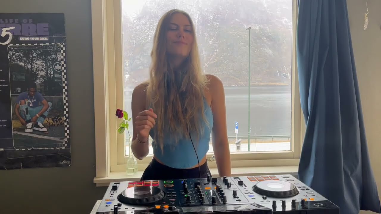 Just a chill girl mix (lofi/deep house)