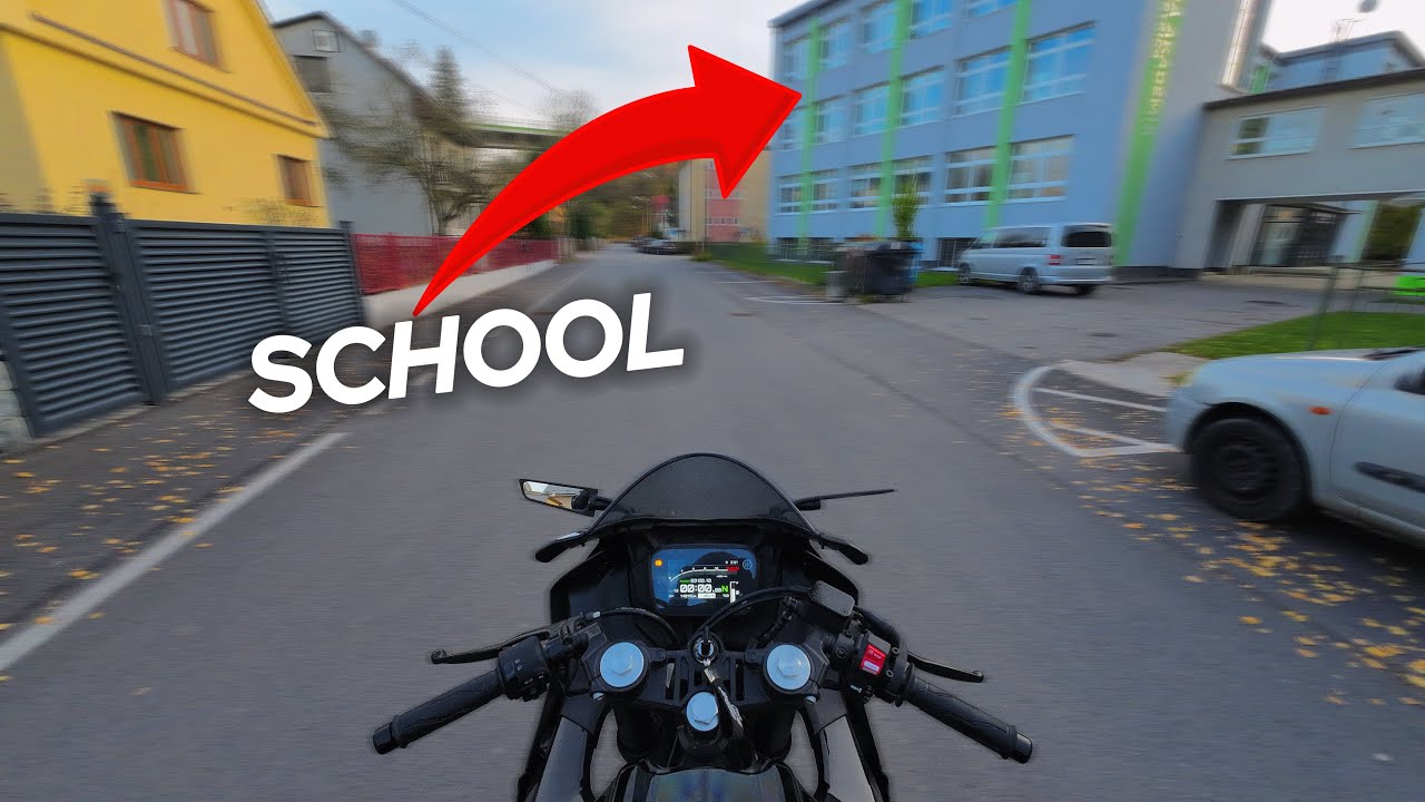 I Took my Yamaha R125 to school!