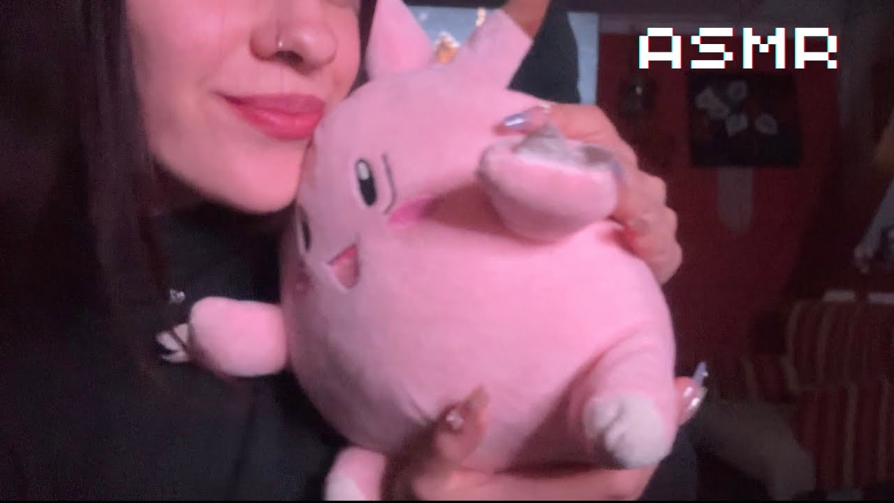 ASMR con peluches!🧸 (mouth sounds, tracing, scratching)