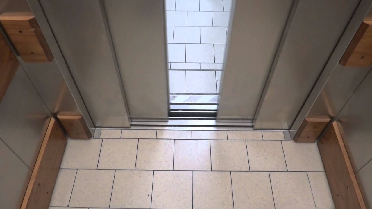 2010 DAT-Traction Elevator @ Kaufland Siegen
