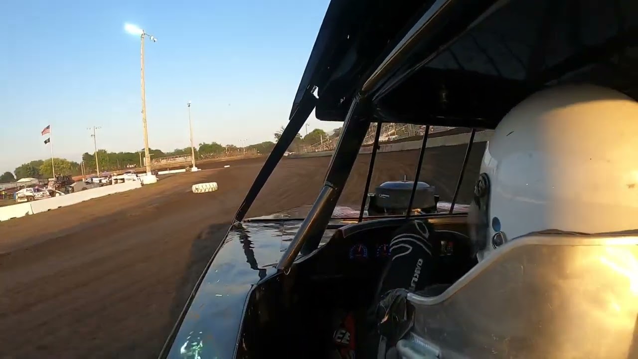 UMP Modified Qualifying at Fairbury Speedway!!