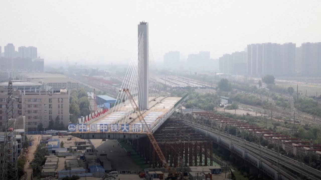 China's longest swing bridge rotates into completion in Wuhan