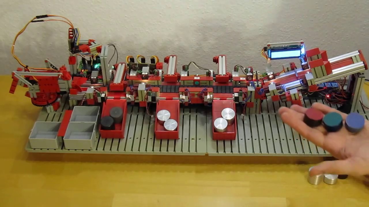 Arduino chip sorting machine with color recognition and robotic arm, Fischertechnik