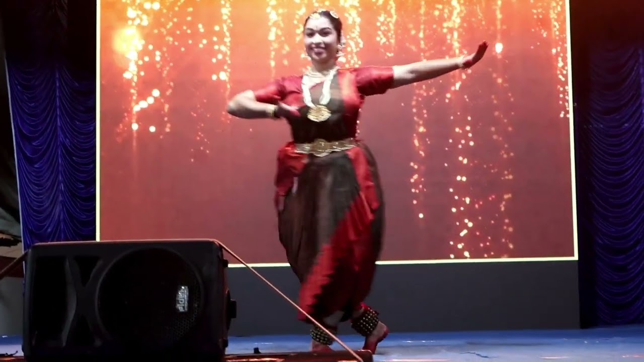പാട്ടിനൊത്ത് ഡാൻസും