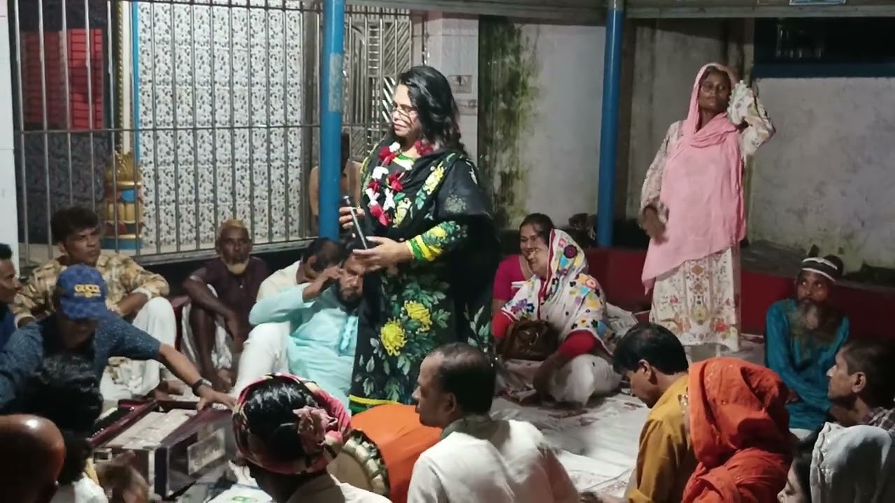 হেনা পাগলের কন্ঠে পাগল মন মন কেন এত কথা বলে।