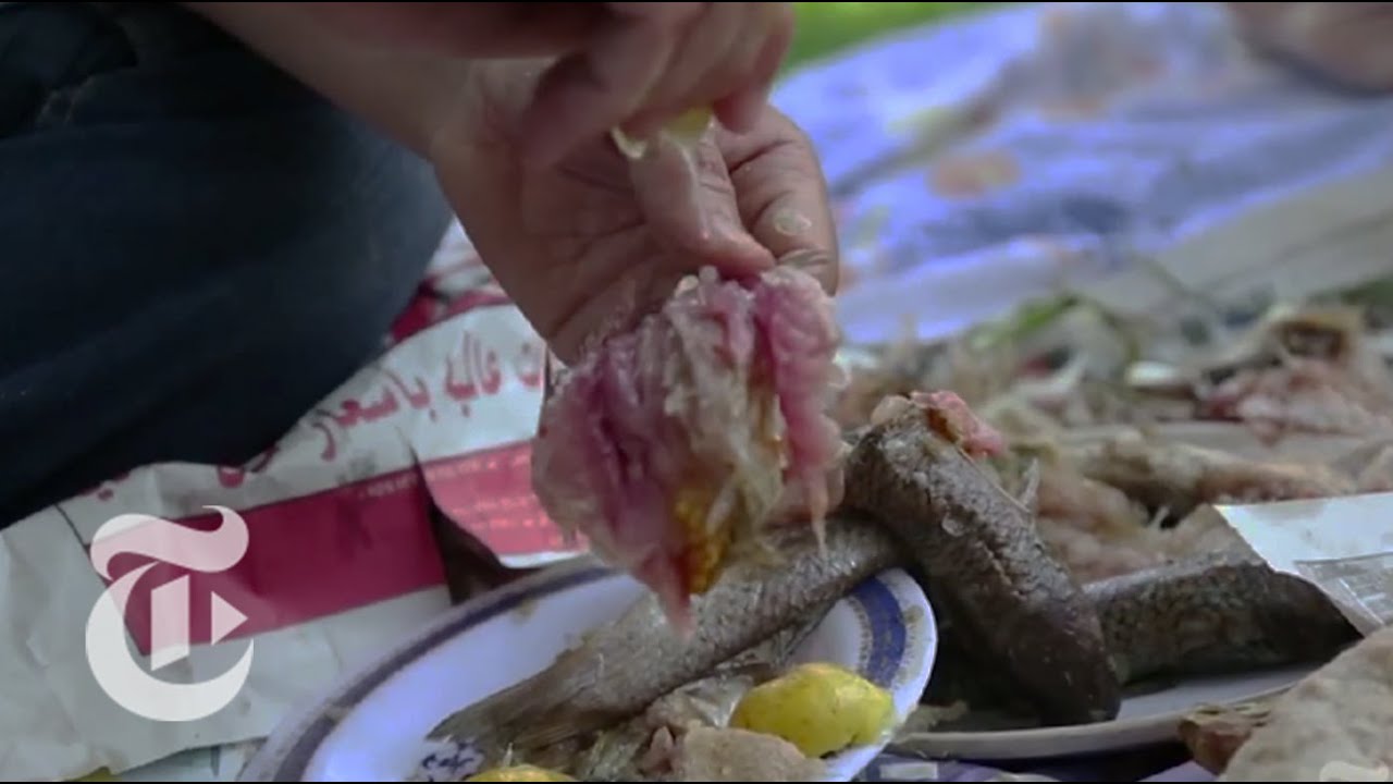 In Egypt, a Pungent Fish-Eating Ritual Divides Noses - 2013 | The New York Times